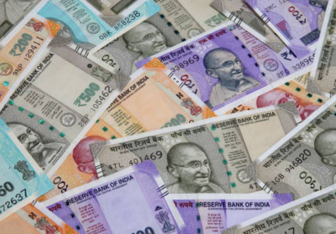 Rupee Weakens: Falls 8 Paise to 82.14 Against US Dollar in Early Trade